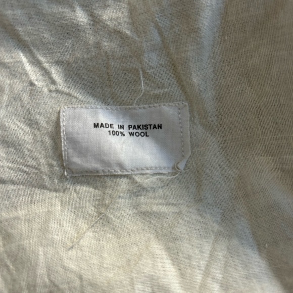 VINTAGE MADE IN PAKISTAN 100% WOOL NEUTRAL COLOR BEIGE TAN WITH LINES DETAILS - Picture 8 of 8